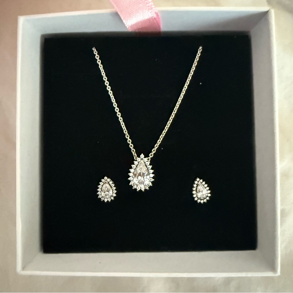 Pandora Silver Teardrop Necklace and Earring Set